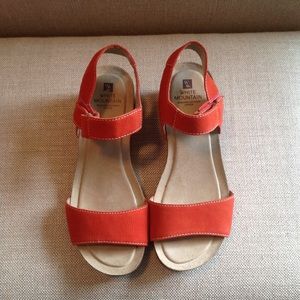 White Mountain leather wedge sandal